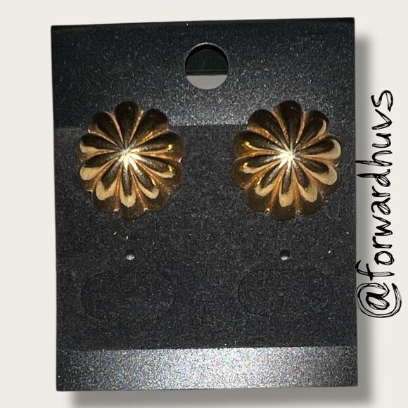 Bundle Sale 3 for $15 | Gold Tone Floral Stud Earrings – 1/2” - Picture 1 of 7